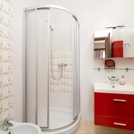 House Of Flowers Apartment